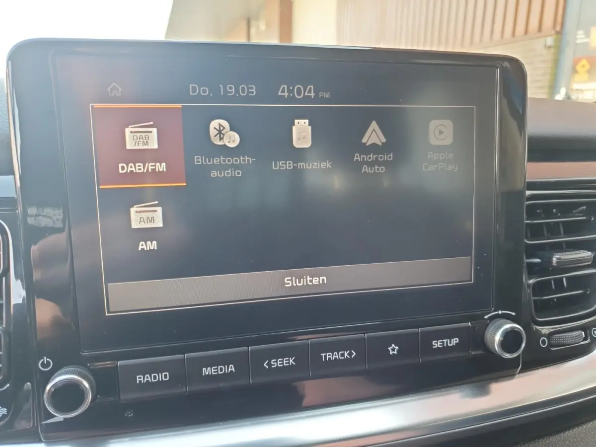 1.0T DynamicLine | Camera | Climate control | Apple Carplay / Android Auto | Cruise control | Parkeersensoren achter | Lichtmetalen velgen 16inch |