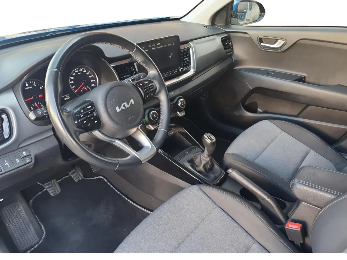1.0T DynamicLine | Camera | Climate control | Apple Carplay / Android Auto | Cruise control | Parkeersensoren achter | Lichtmetalen velgen 16inch |