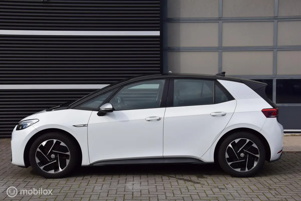 First 58 kWh Adaptive Cruise Carplay Stoel/stuurverwarming