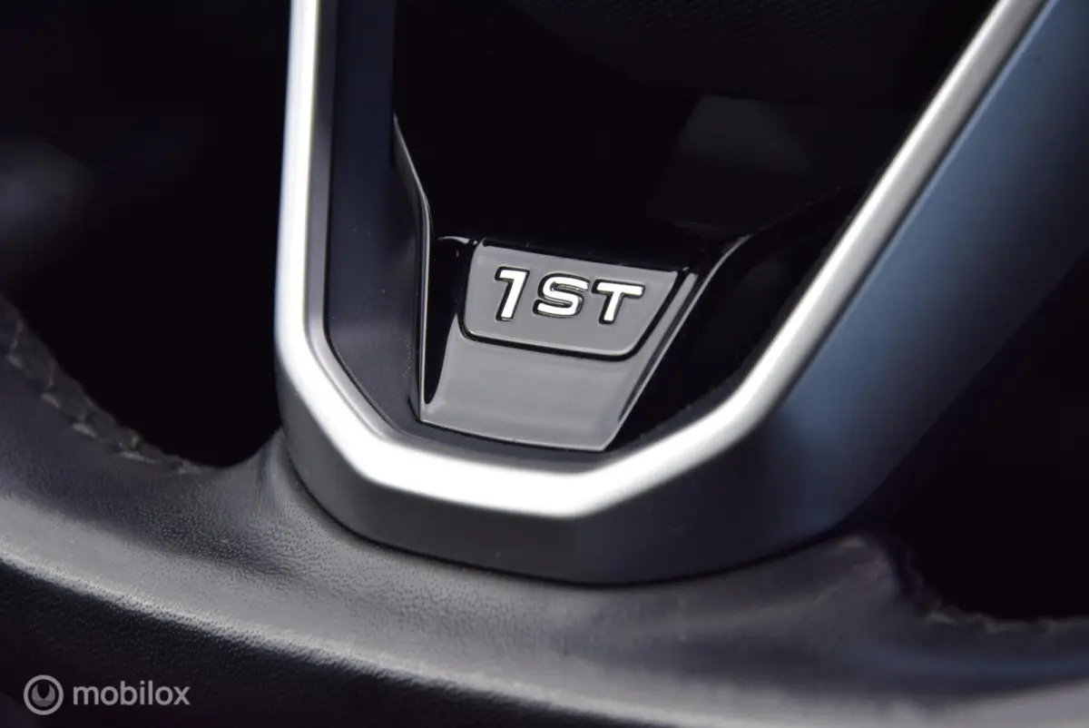 First 58 kWh Adaptive Cruise Carplay Stoel/stuurverwarming