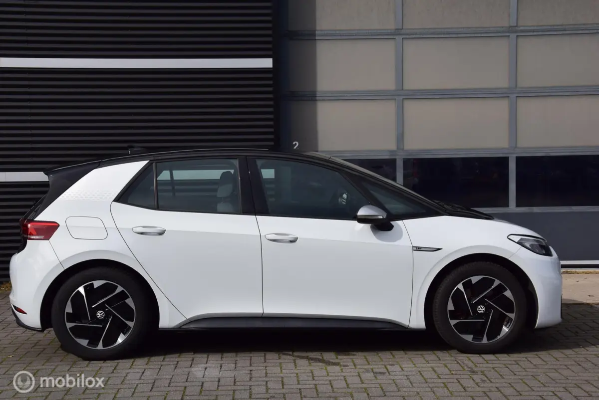 First 58 kWh Adaptive Cruise Carplay Stoel/stuurverwarming