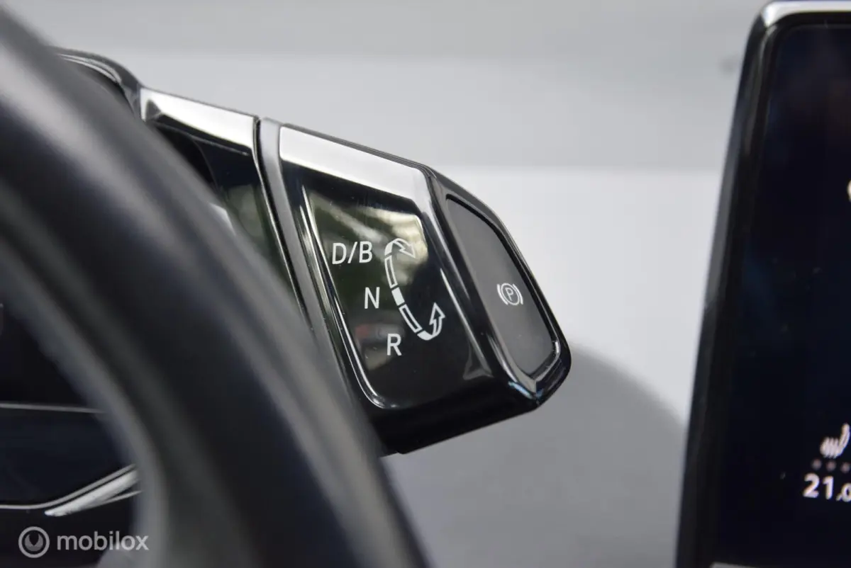 First 58 kWh Adaptive Cruise Carplay Stoel/stuurverwarming