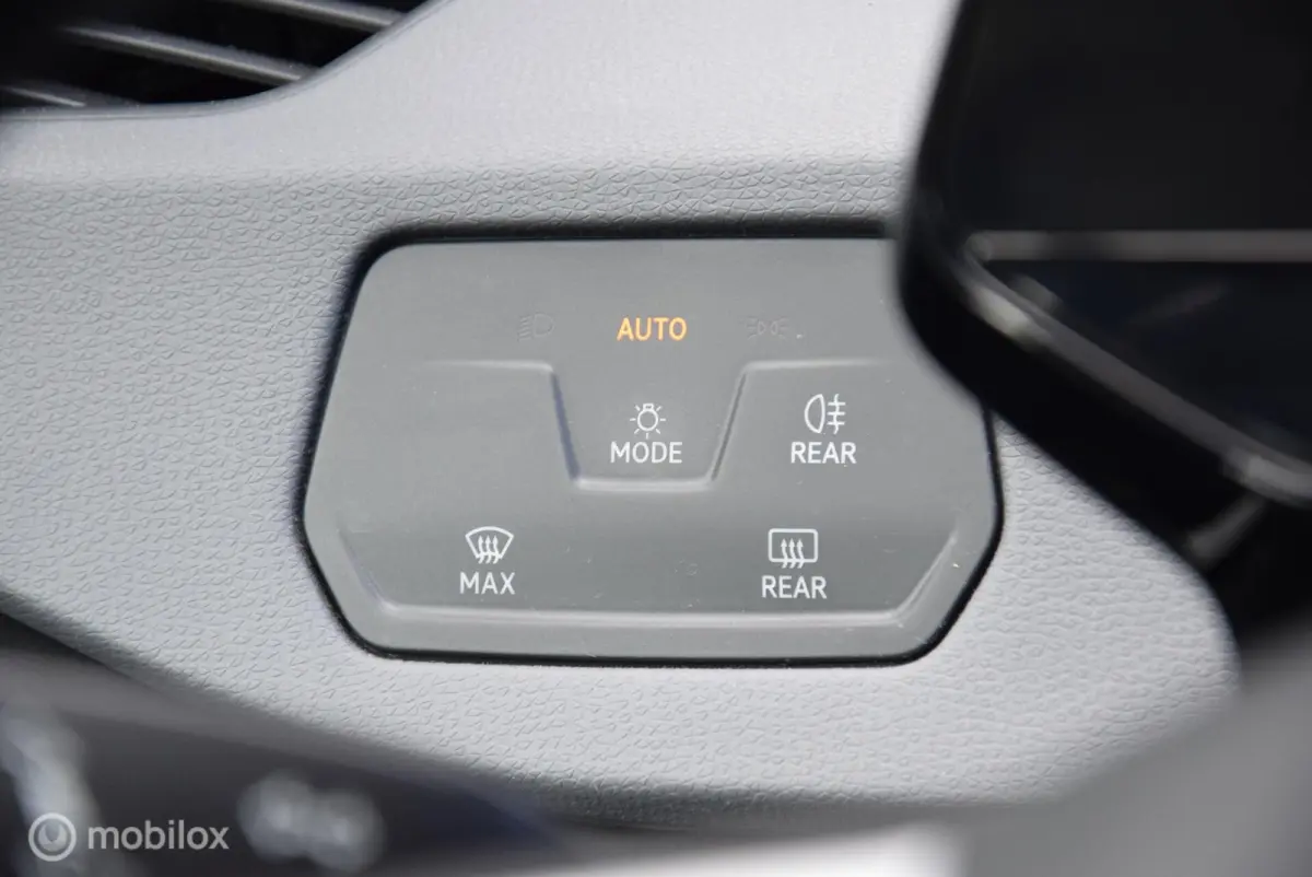 First 58 kWh Adaptive Cruise Carplay Stoel/stuurverwarming