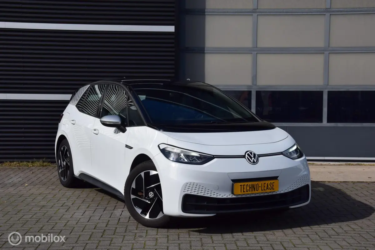 First 58 kWh Adaptive Cruise Carplay Stoel/stuurverwarming