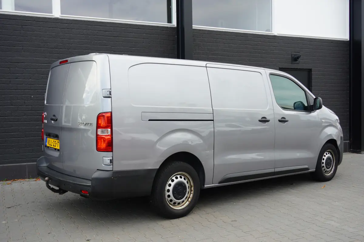 2.0 D-4D L3 122PK EURO 6 - Airco - Cruise - Navi - €9.950,- Excl