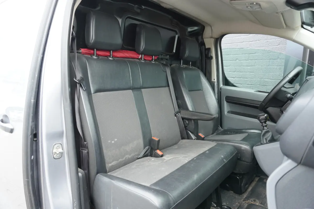 2.0 D-4D L3 122PK EURO 6 - Airco - Cruise - Navi - €9.950,- Excl