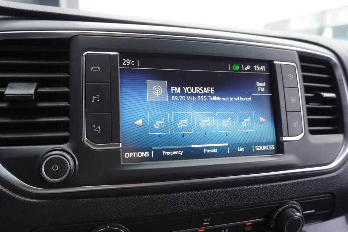 2.0 D-4D L3 122PK EURO 6 - Airco - Cruise - Navi - €9.950,- Excl