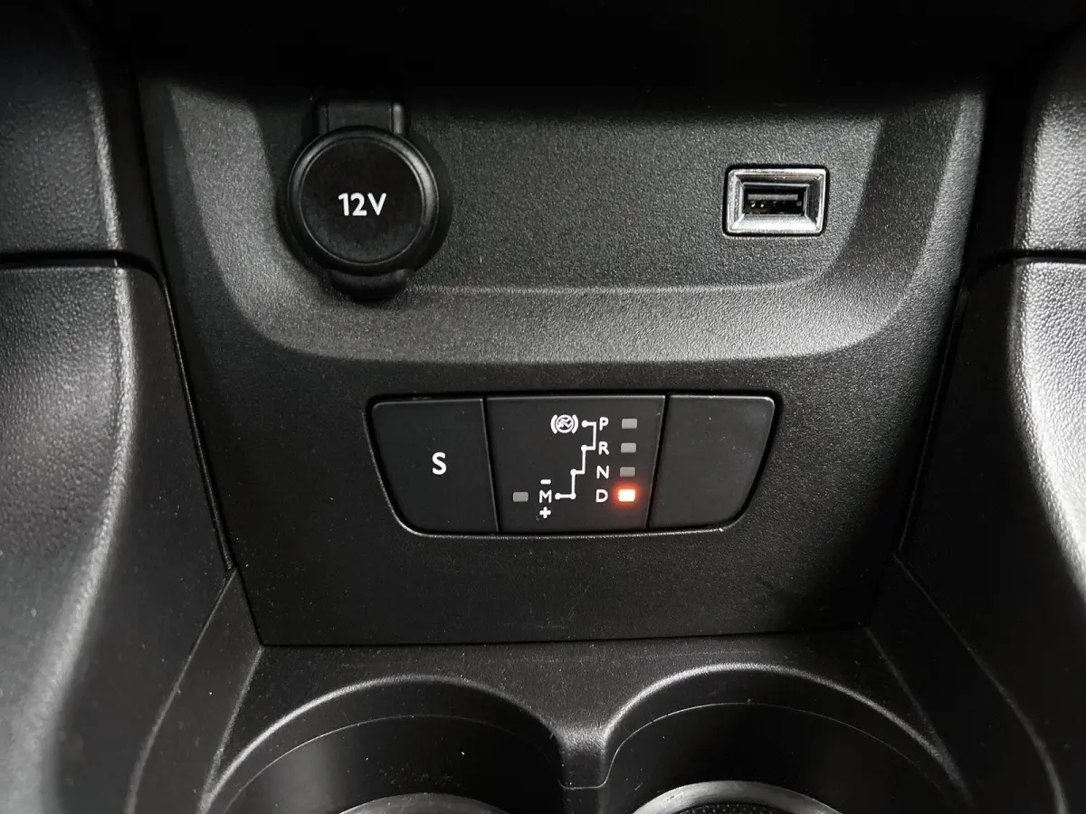 1.2 110pk Shine Automaat | Navigatie | Climate Control | Cruise Control | Parkeersensoren | 17"LMV | LED | Apple Carplay/Android Auto |