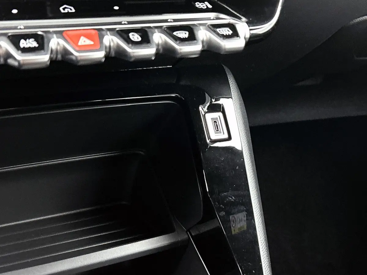 1.2 PureTech Style 100pk | Navigatie | Airco | Cruise Control |  Parkeersensoren | Apple Carplay/Android Auto |