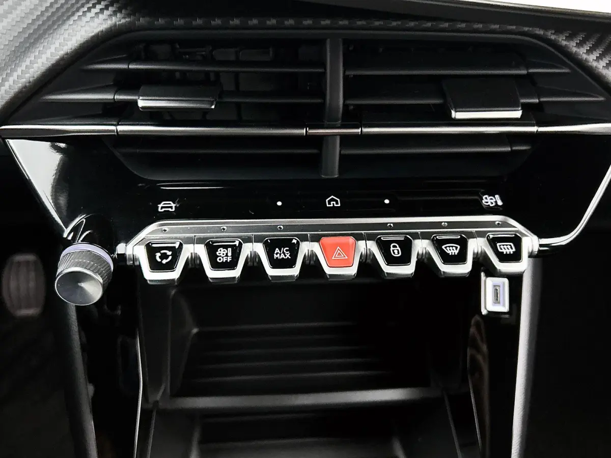1.2 PureTech Style 100pk | Navigatie | Airco | Cruise Control |  Parkeersensoren | Apple Carplay/Android Auto |
