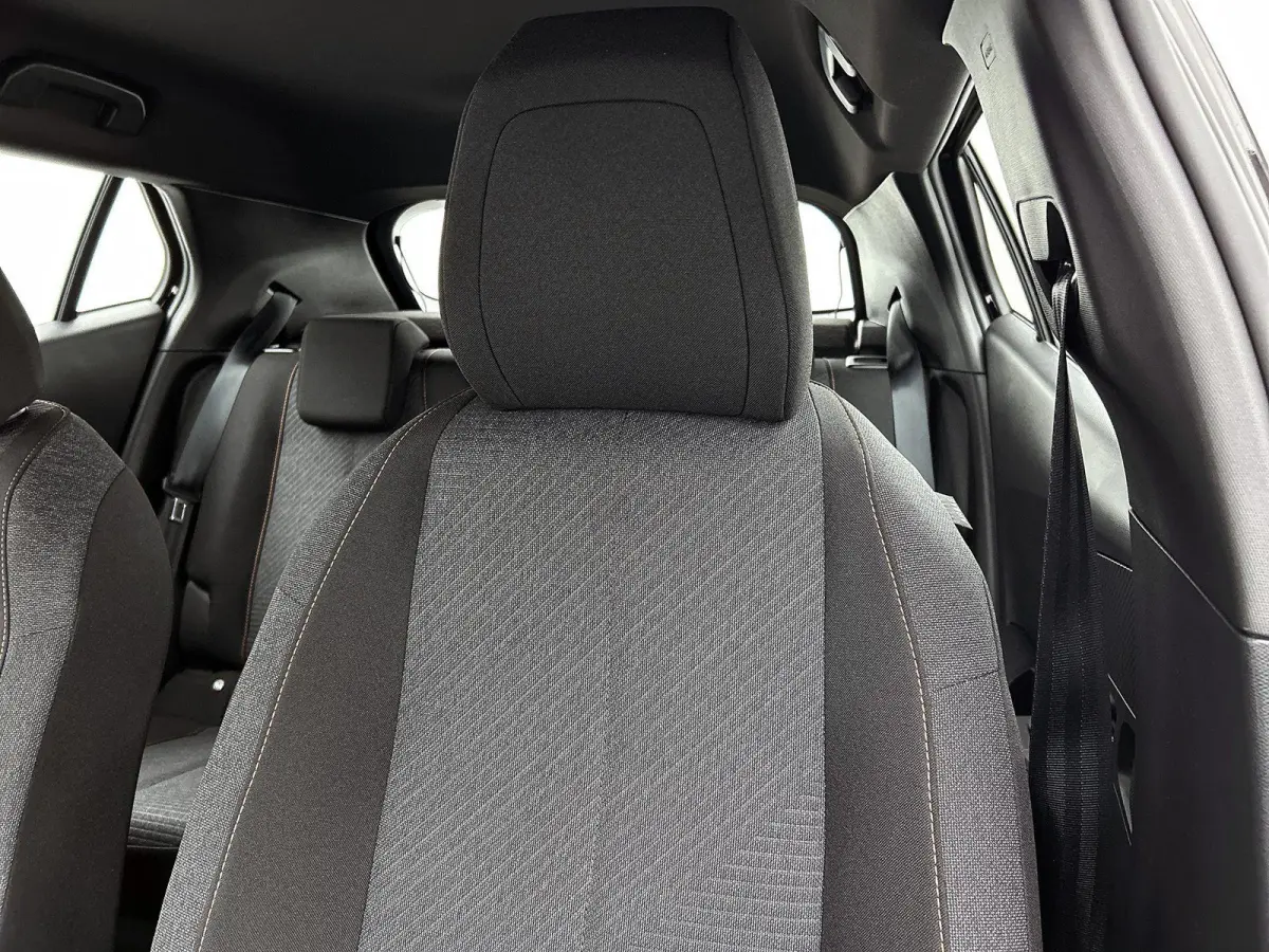 1.2 PureTech Style 100pk | Navigatie | Airco | Cruise Control |  Parkeersensoren | Apple Carplay/Android Auto |