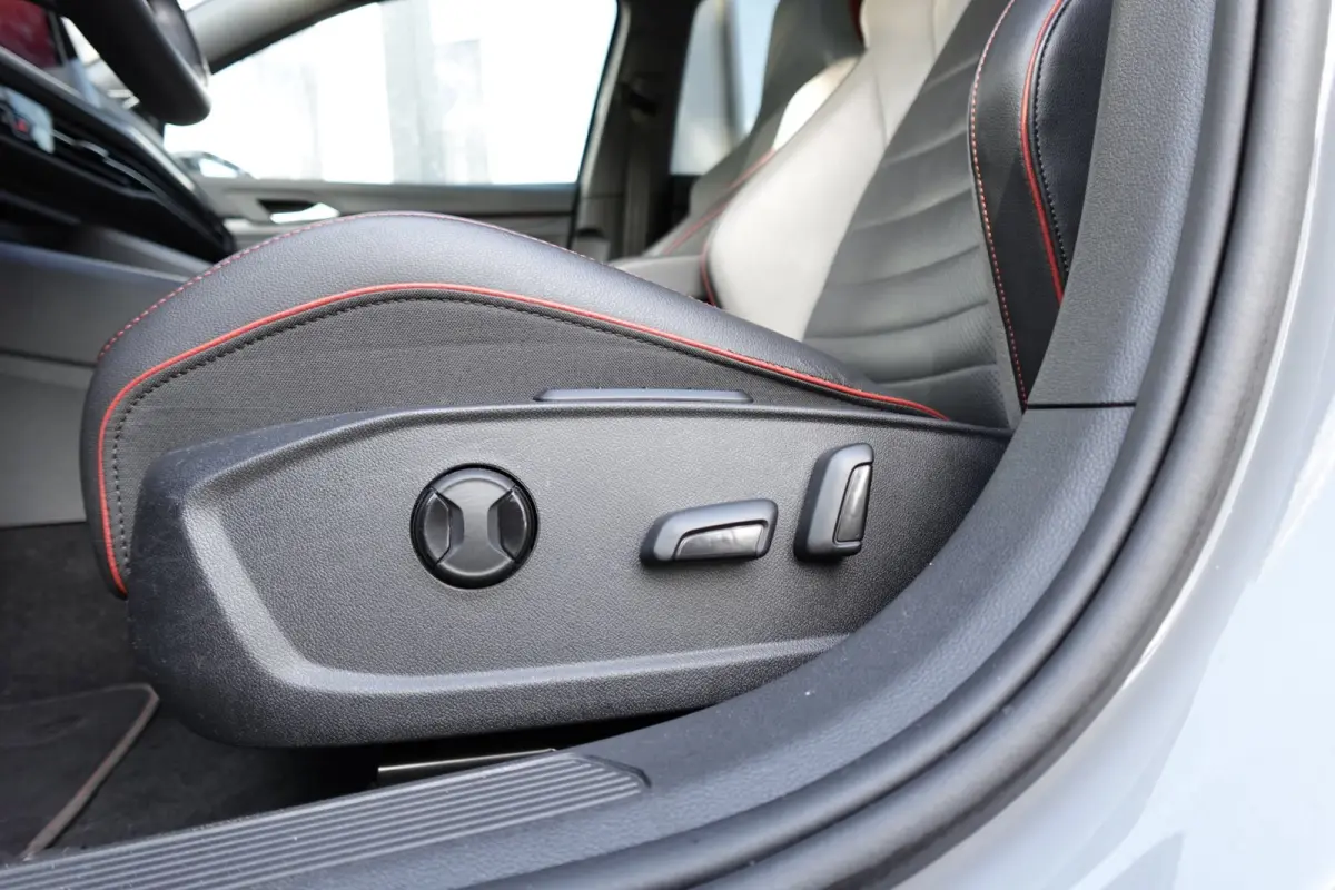 2.0 TSI GTI PANO KEYLESS ACC VOL