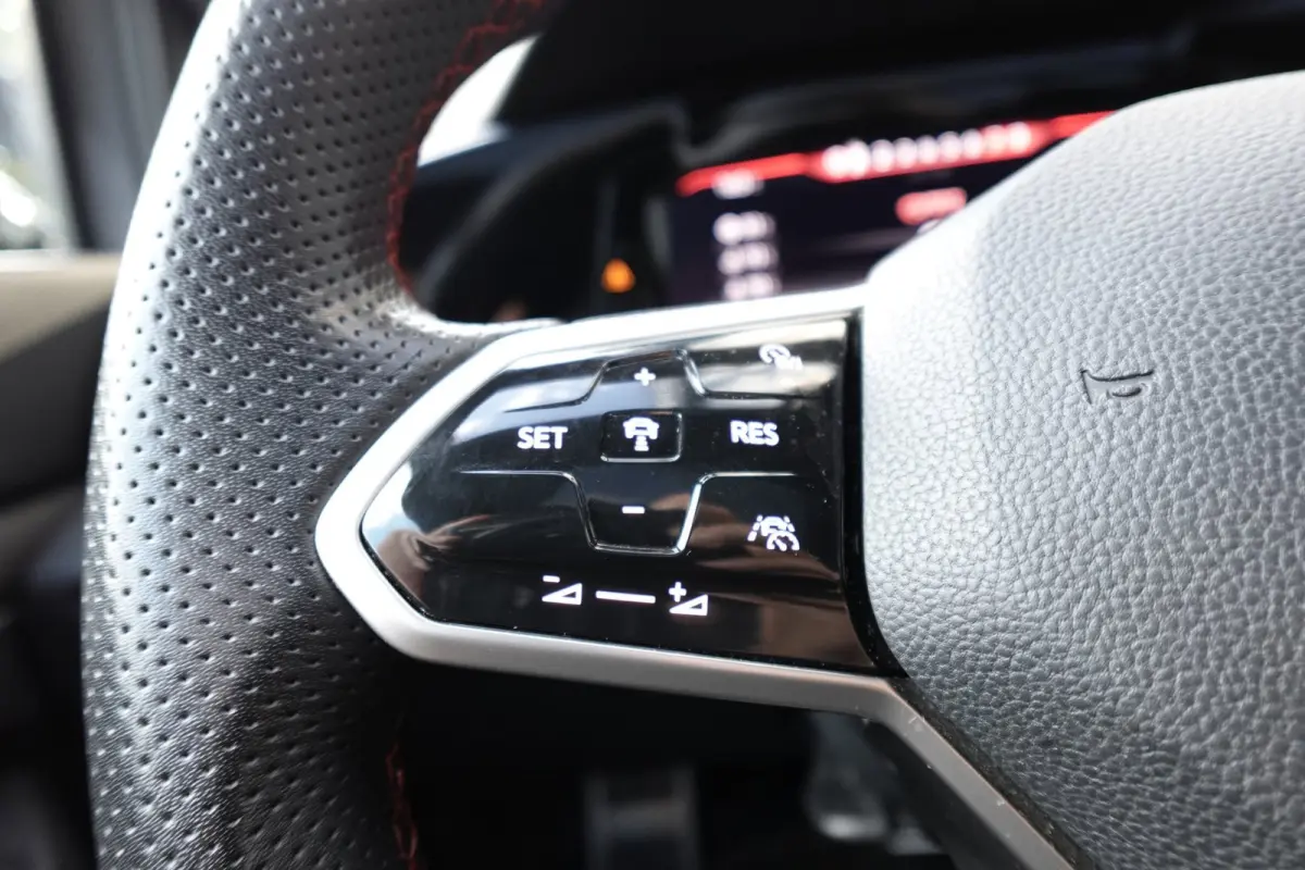 2.0 TSI GTI PANO KEYLESS ACC VOL