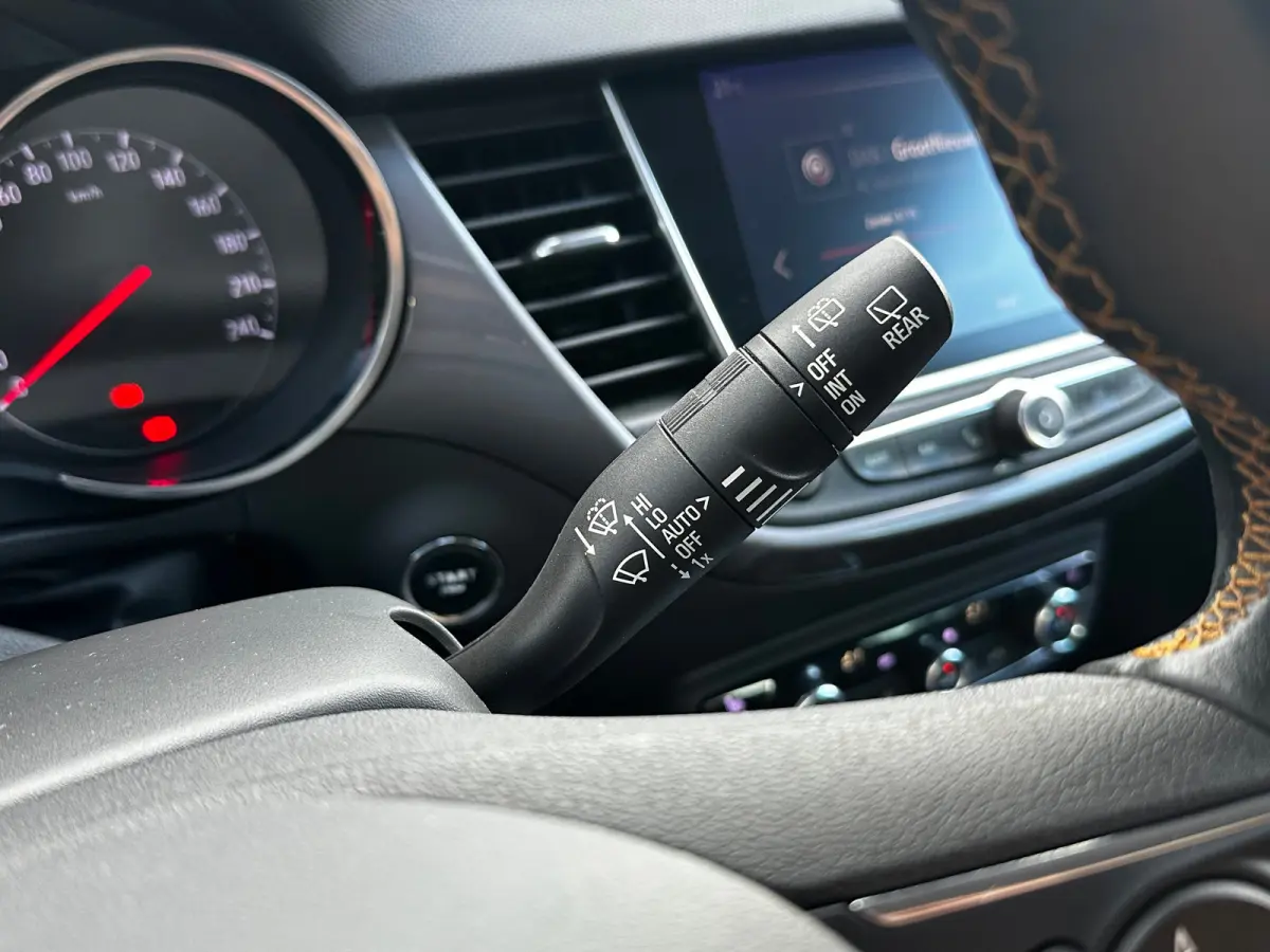 1.2 Turbo 130 PK Innovation+ | TREKHAAK AFNB.| HEAD UP DISPLAY| AGR COMFORTSTOELEN| STUUR, STOEL EN VOORRUITVERWARMING| DODEHOEK DETECTIE| DRAADLOZE TELEFOONLADER| FULL LED| CAMERA + PARKEER