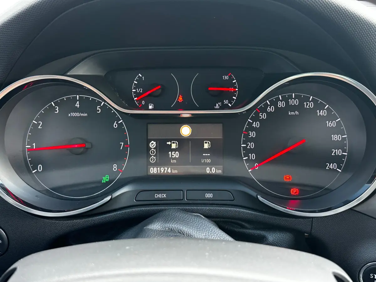 1.2 Turbo 130 PK Innovation+ | TREKHAAK AFNB.| HEAD UP DISPLAY| AGR COMFORTSTOELEN| STUUR, STOEL EN VOORRUITVERWARMING| DODEHOEK DETECTIE| DRAADLOZE TELEFOONLADER| FULL LED| CAMERA + PARKEER