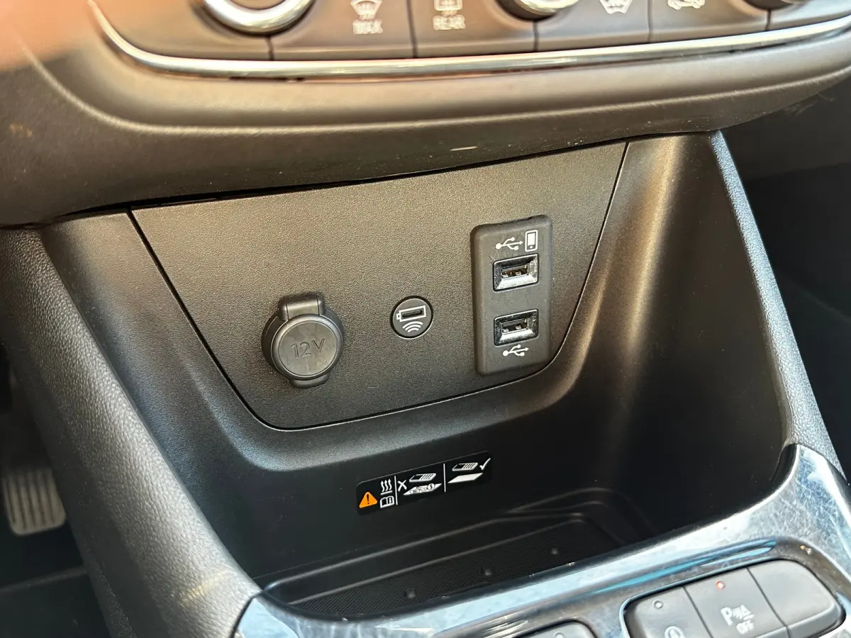 1.2 Turbo 130 PK Innovation+ | TREKHAAK AFNB.| HEAD UP DISPLAY| AGR COMFORTSTOELEN| STUUR, STOEL EN VOORRUITVERWARMING| DODEHOEK DETECTIE| DRAADLOZE TELEFOONLADER| FULL LED| CAMERA + PARKEER