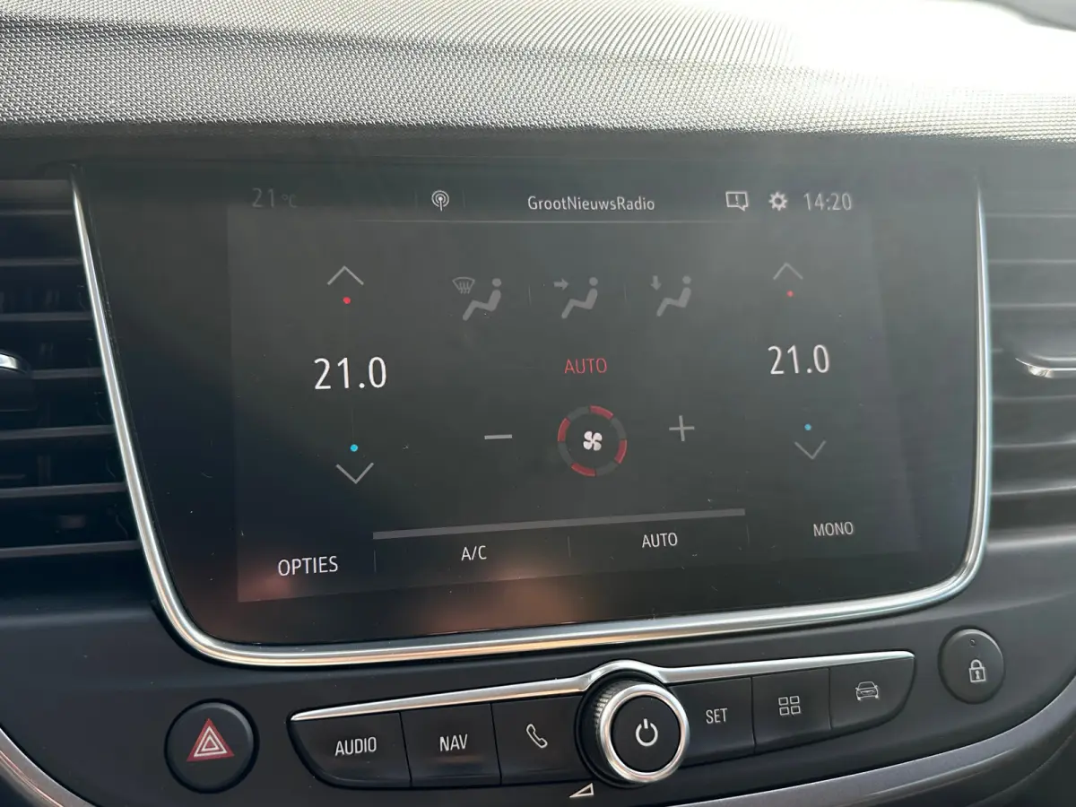 1.2 Turbo 130 PK Innovation+ | TREKHAAK AFNB.| HEAD UP DISPLAY| AGR COMFORTSTOELEN| STUUR, STOEL EN VOORRUITVERWARMING| DODEHOEK DETECTIE| DRAADLOZE TELEFOONLADER| FULL LED| CAMERA + PARKEER