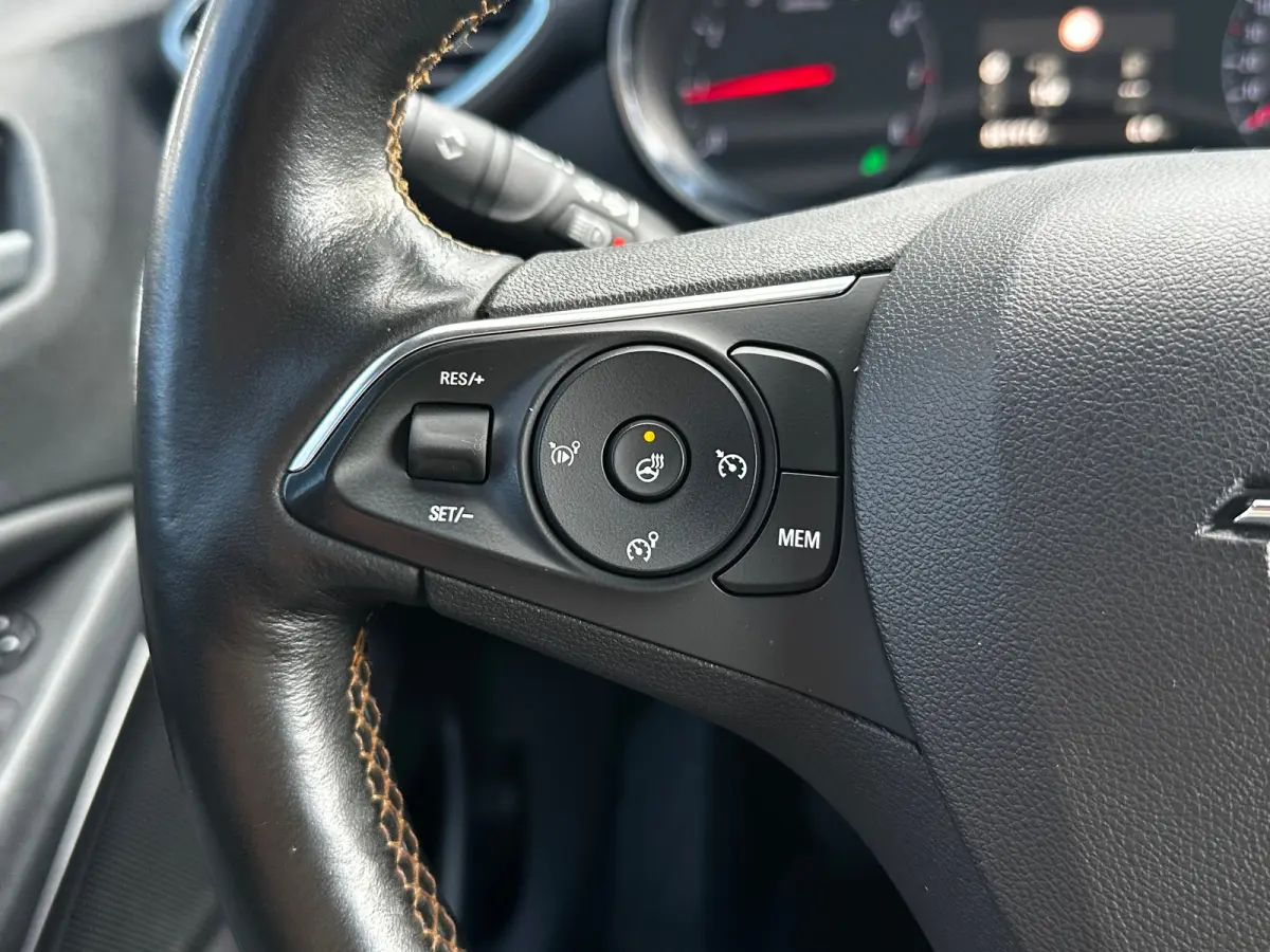 1.2 Turbo 130 PK Innovation+ | TREKHAAK AFNB.| HEAD UP DISPLAY| AGR COMFORTSTOELEN| STUUR, STOEL EN VOORRUITVERWARMING| DODEHOEK DETECTIE| DRAADLOZE TELEFOONLADER| FULL LED| CAMERA + PARKEER