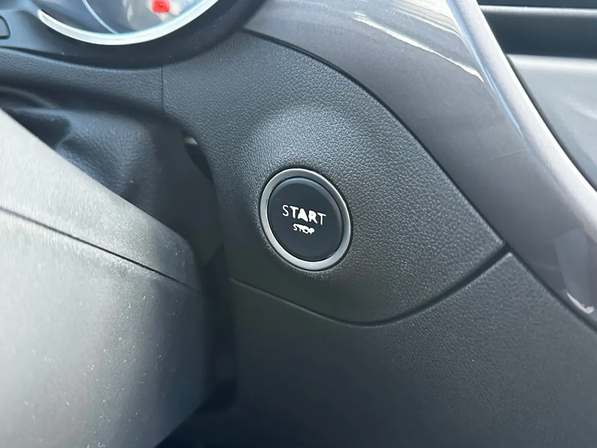 1.2 Turbo 130 PK Innovation+ | TREKHAAK AFNB.| HEAD UP DISPLAY| AGR COMFORTSTOELEN| STUUR, STOEL EN VOORRUITVERWARMING| DODEHOEK DETECTIE| DRAADLOZE TELEFOONLADER| FULL LED| CAMERA + PARKEER