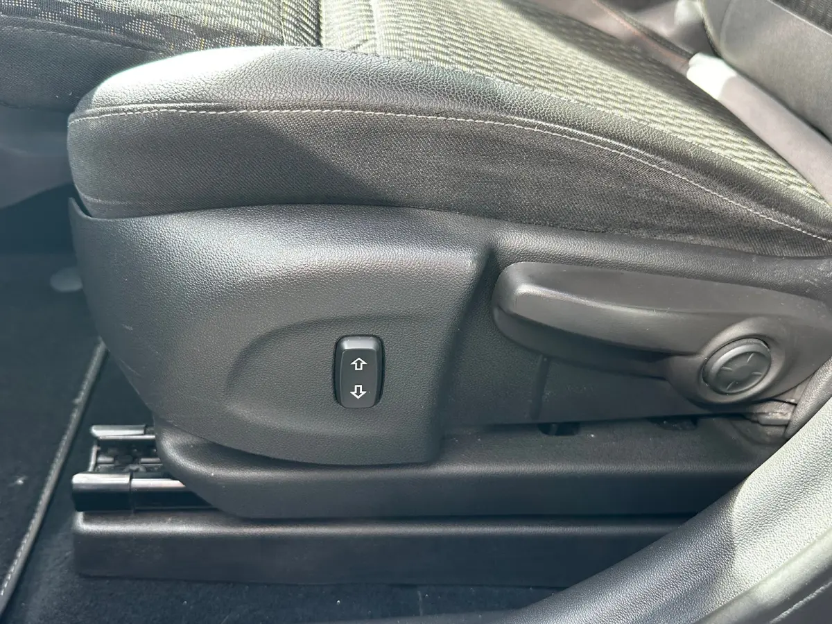 1.2 Turbo 130 PK Innovation+ | TREKHAAK AFNB.| HEAD UP DISPLAY| AGR COMFORTSTOELEN| STUUR, STOEL EN VOORRUITVERWARMING| DODEHOEK DETECTIE| DRAADLOZE TELEFOONLADER| FULL LED| CAMERA + PARKEER