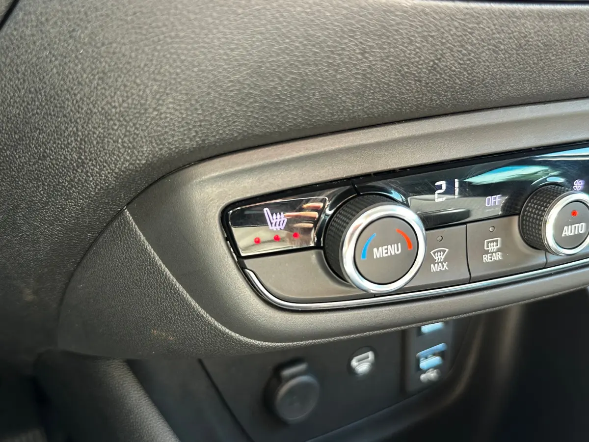1.2 Turbo 130 PK Innovation+ | TREKHAAK AFNB.| HEAD UP DISPLAY| AGR COMFORTSTOELEN| STUUR, STOEL EN VOORRUITVERWARMING| DODEHOEK DETECTIE| DRAADLOZE TELEFOONLADER| FULL LED| CAMERA + PARKEER