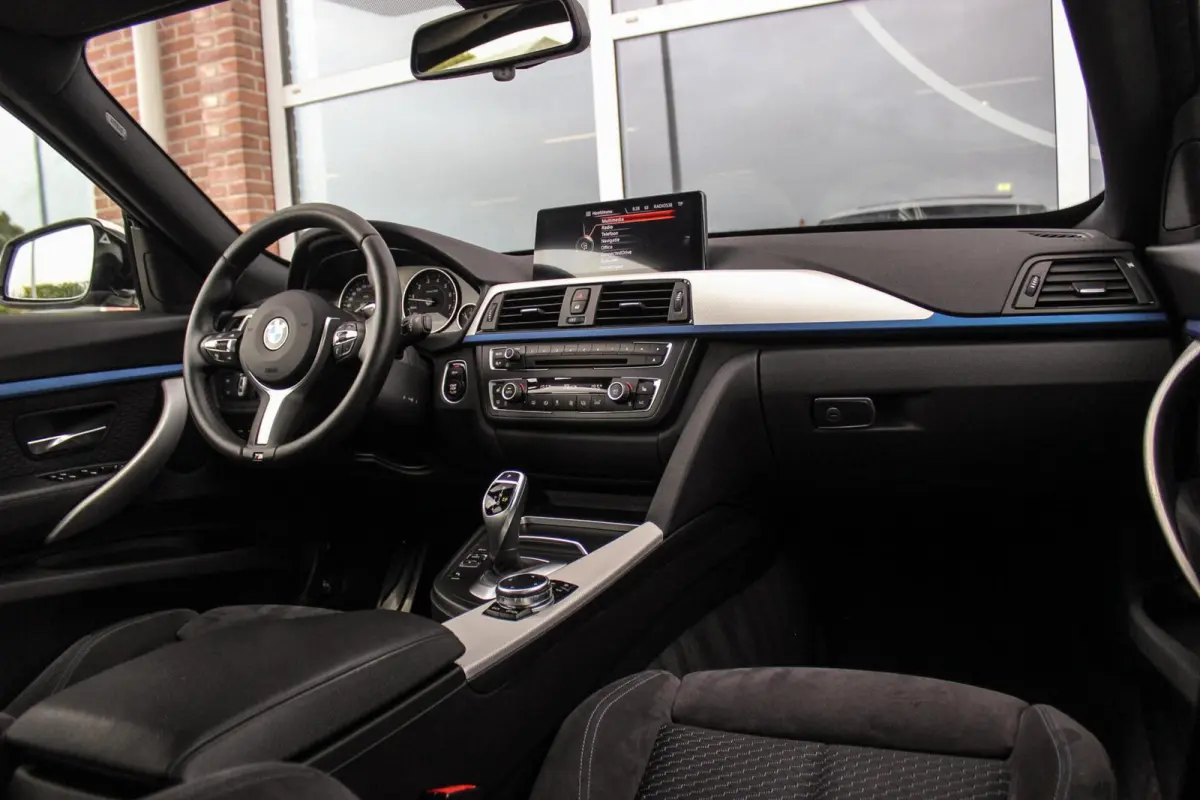 328i xDrive M Sport | Driving Assistant | Panoramadak | Active cruise control | Dodehoek detectie | Head-up | HiFi audio | Camera | Xenon adaptief | Trekhaak