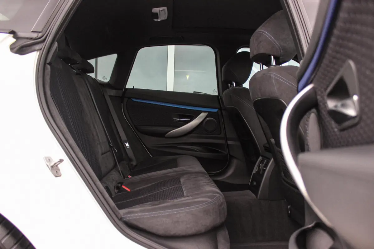 328i xDrive M Sport | Driving Assistant | Panoramadak | Active cruise control | Dodehoek detectie | Head-up | HiFi audio | Camera | Xenon adaptief | Trekhaak