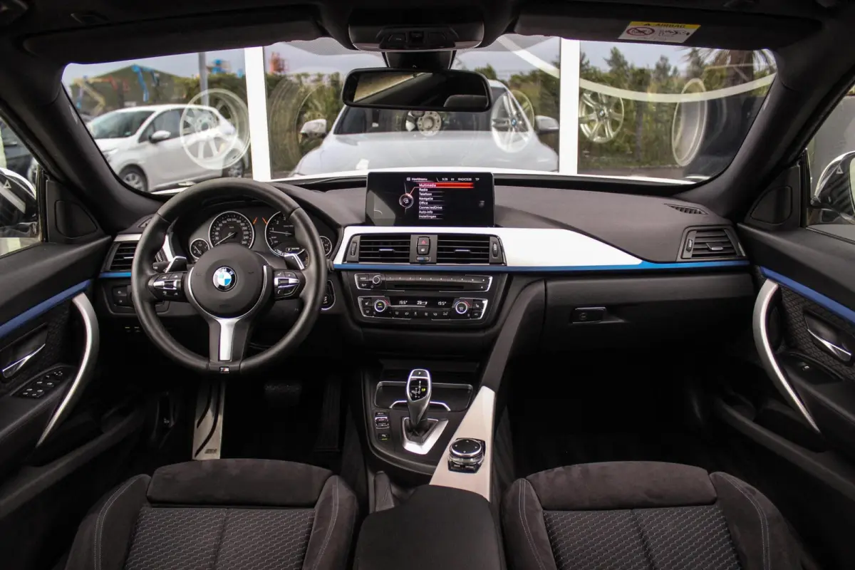 328i xDrive M Sport | Driving Assistant | Panoramadak | Active cruise control | Dodehoek detectie | Head-up | HiFi audio | Camera | Xenon adaptief | Trekhaak