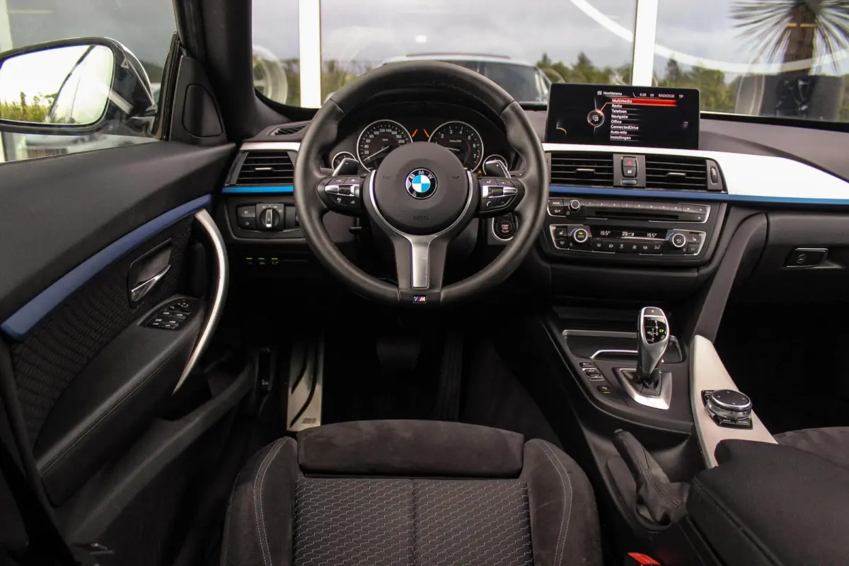 328i xDrive M Sport | Driving Assistant | Panoramadak | Active cruise control | Dodehoek detectie | Head-up | HiFi audio | Camera | Xenon adaptief | Trekhaak