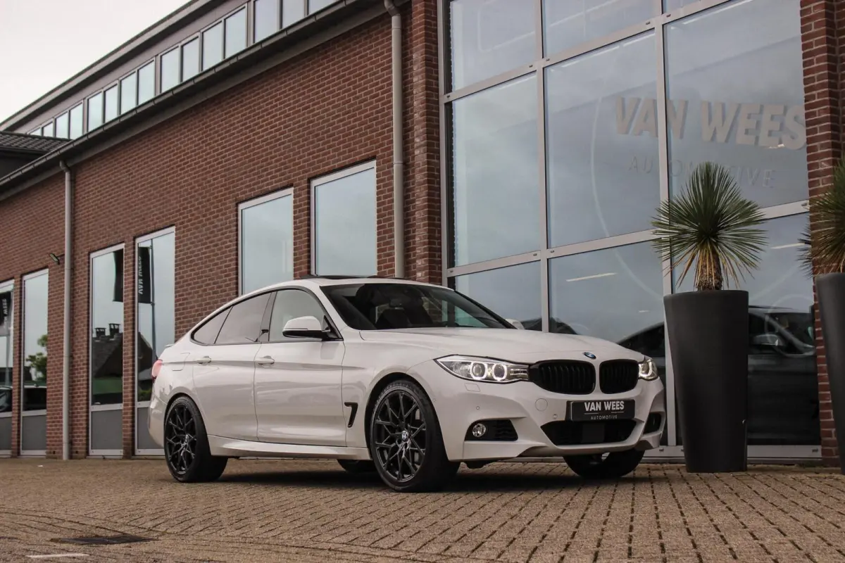 328i xDrive M Sport | Driving Assistant | Panoramadak | Active cruise control | Dodehoek detectie | Head-up | HiFi audio | Camera | Xenon adaptief | Trekhaak