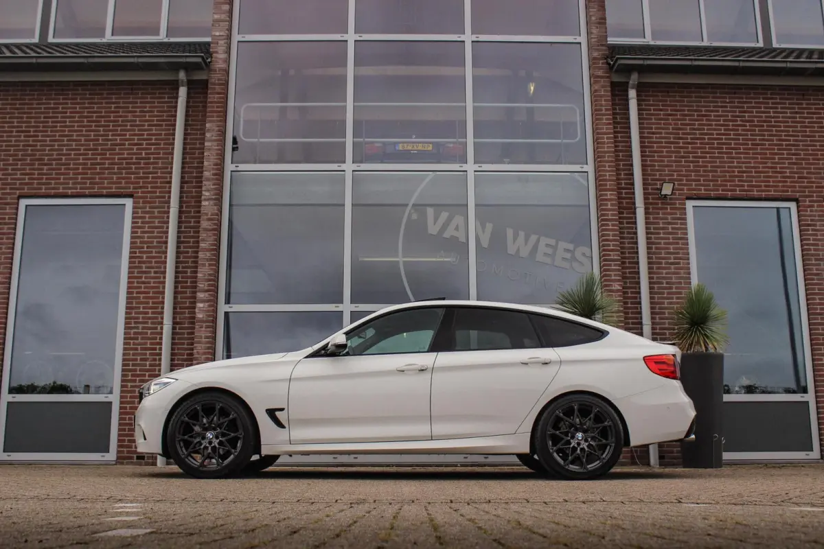 328i xDrive M Sport | Driving Assistant | Panoramadak | Active cruise control | Dodehoek detectie | Head-up | HiFi audio | Camera | Xenon adaptief | Trekhaak