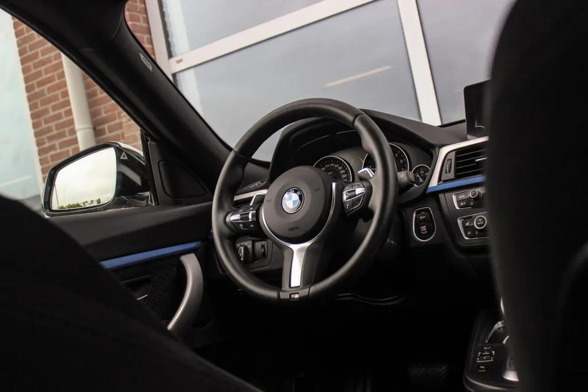 328i xDrive M Sport | Driving Assistant | Panoramadak | Active cruise control | Dodehoek detectie | Head-up | HiFi audio | Camera | Xenon adaptief | Trekhaak