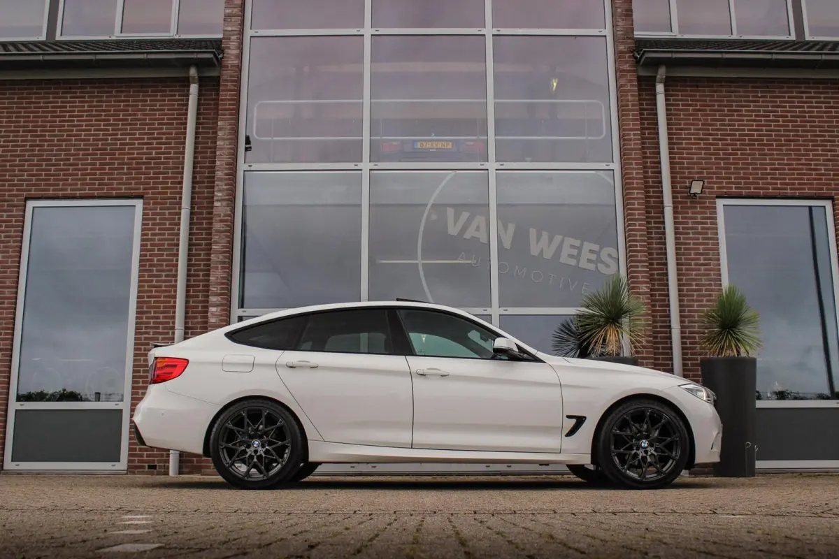 328i xDrive M Sport | Driving Assistant | Panoramadak | Active cruise control | Dodehoek detectie | Head-up | HiFi audio | Camera | Xenon adaptief | Trekhaak