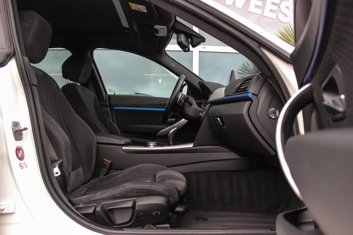 328i xDrive M Sport | Driving Assistant | Panoramadak | Active cruise control | Dodehoek detectie | Head-up | HiFi audio | Camera | Xenon adaptief | Trekhaak