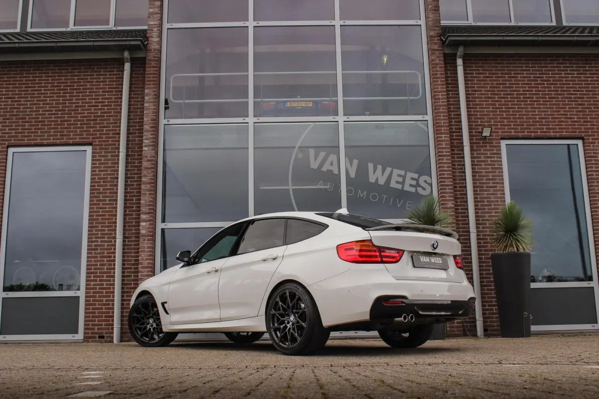 328i xDrive M Sport | Driving Assistant | Panoramadak | Active cruise control | Dodehoek detectie | Head-up | HiFi audio | Camera | Xenon adaptief | Trekhaak
