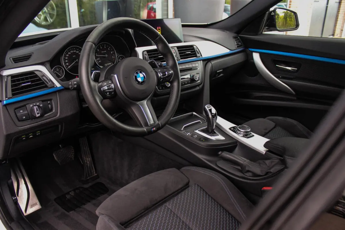 328i xDrive M Sport | Driving Assistant | Panoramadak | Active cruise control | Dodehoek detectie | Head-up | HiFi audio | Camera | Xenon adaptief | Trekhaak
