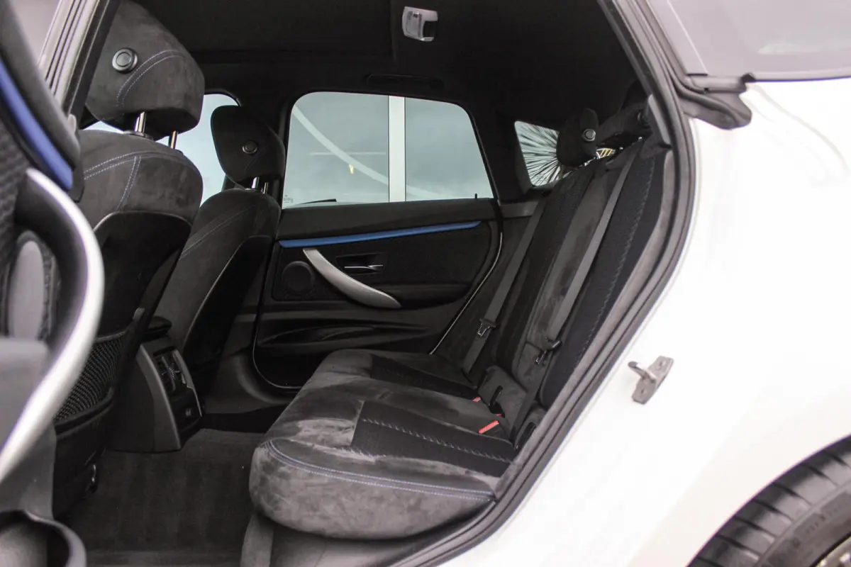 328i xDrive M Sport | Driving Assistant | Panoramadak | Active cruise control | Dodehoek detectie | Head-up | HiFi audio | Camera | Xenon adaptief | Trekhaak