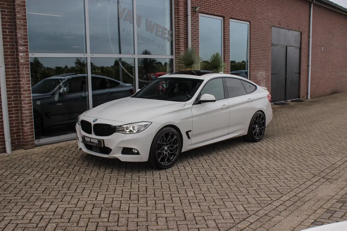 328i xDrive M Sport | Driving Assistant | Panoramadak | Active cruise control | Dodehoek detectie | Head-up | HiFi audio | Camera | Xenon adaptief | Trekhaak