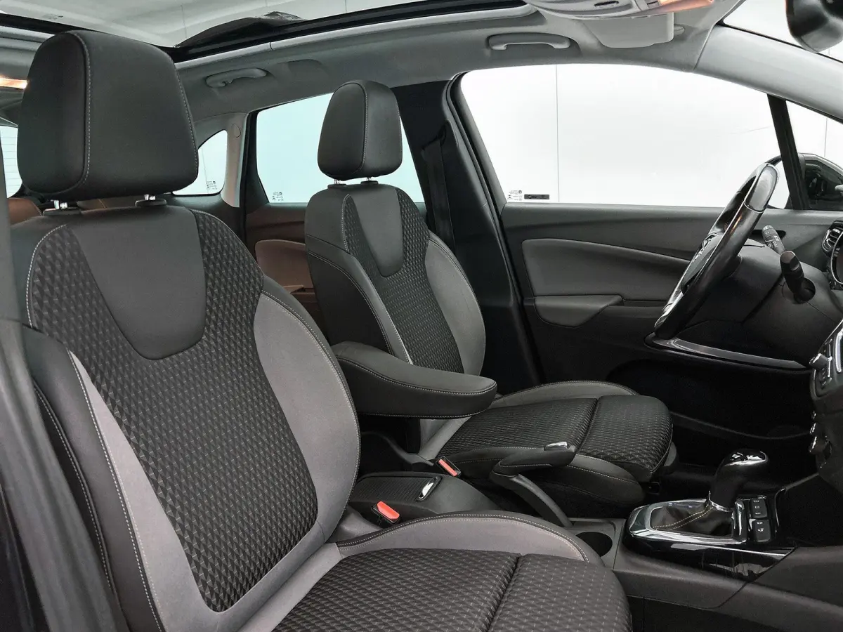 1.2 110pk Innovation Automaat | Trekhaak | Winter-Pakket | Glazendak | Camera | 17"LMV | LED | Dodehoekdetectie | Apple Carplay/Android Auto |