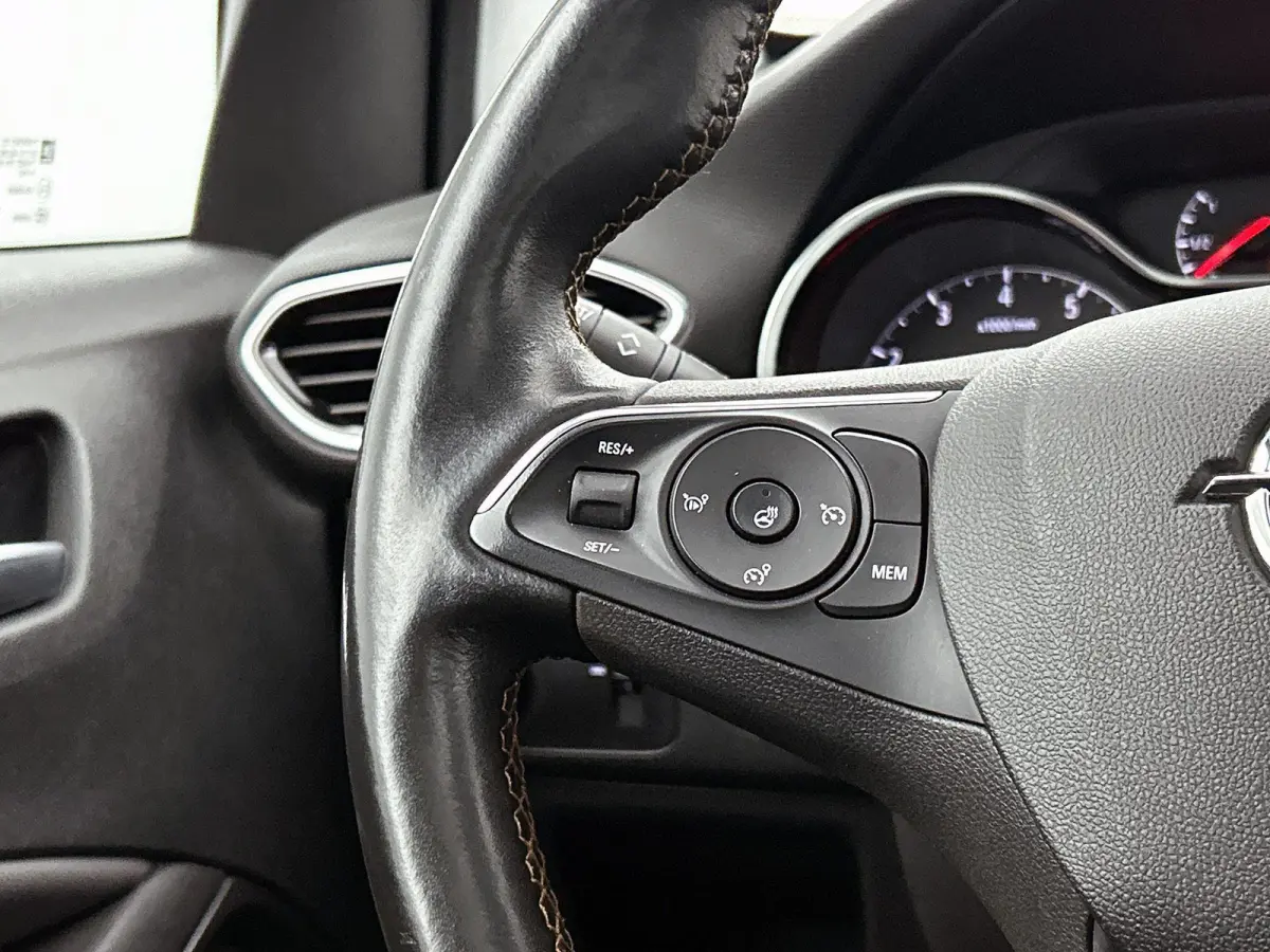 1.2 110pk Innovation Automaat | Trekhaak | Winter-Pakket | Glazendak | Camera | 17"LMV | LED | Dodehoekdetectie | Apple Carplay/Android Auto |