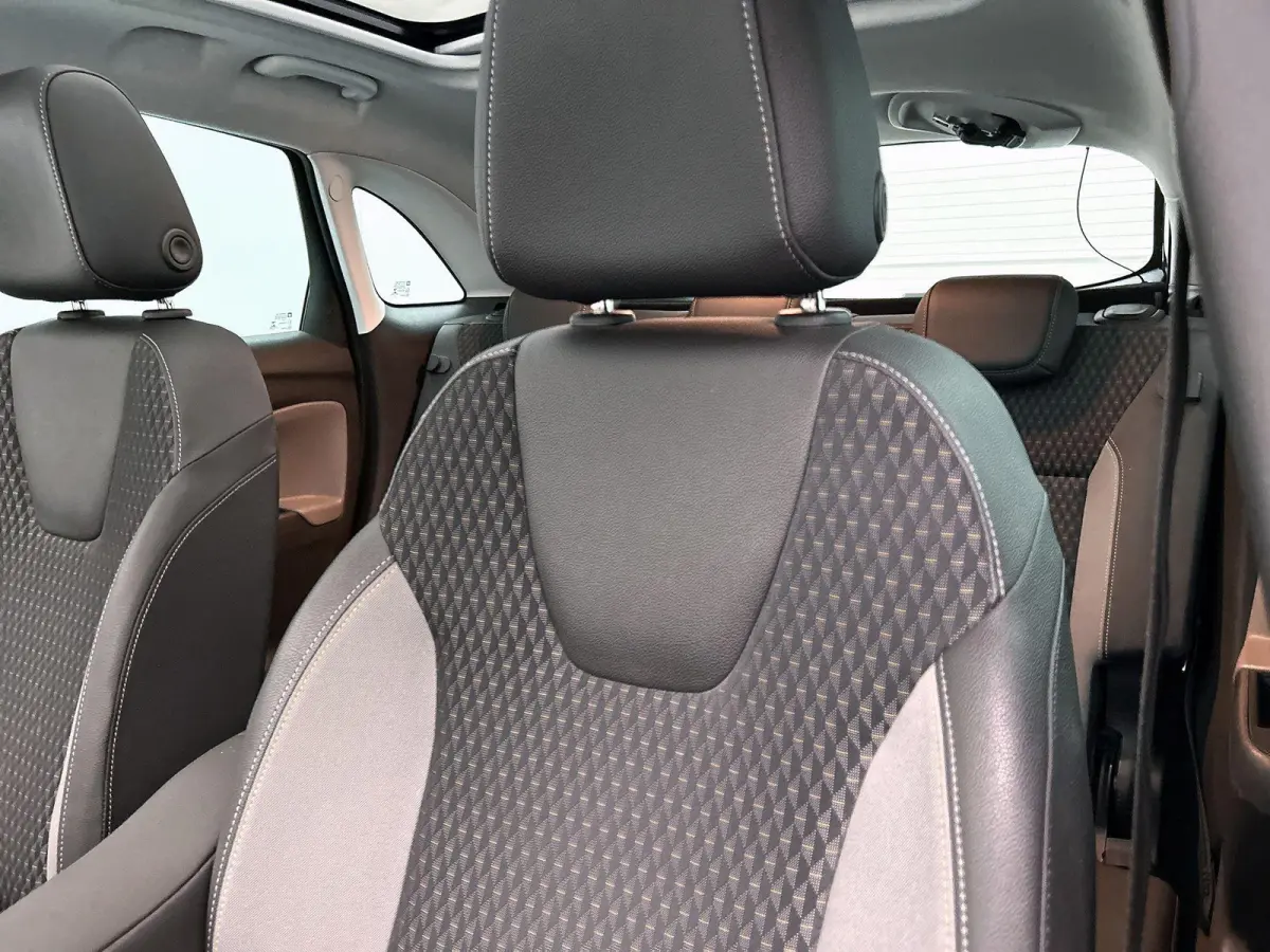 1.2 110pk Innovation Automaat | Trekhaak | Winter-Pakket | Glazendak | Camera | 17"LMV | LED | Dodehoekdetectie | Apple Carplay/Android Auto |
