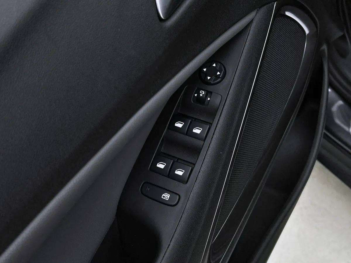 1.2 110pk Innovation Automaat | Trekhaak | Winter-Pakket | Glazendak | Camera | 17"LMV | LED | Dodehoekdetectie | Apple Carplay/Android Auto |