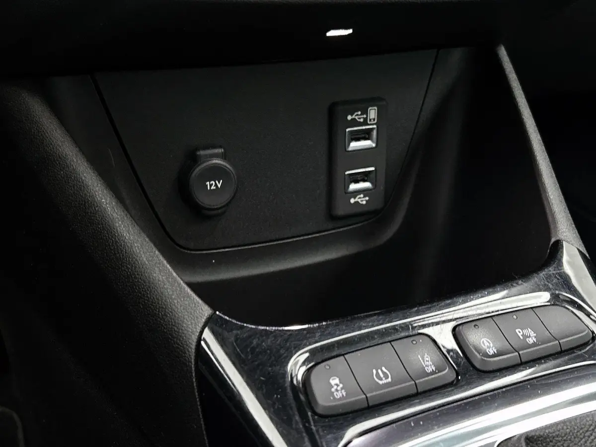 1.2 110pk Innovation Automaat | Trekhaak | Winter-Pakket | Glazendak | Camera | 17"LMV | LED | Dodehoekdetectie | Apple Carplay/Android Auto |