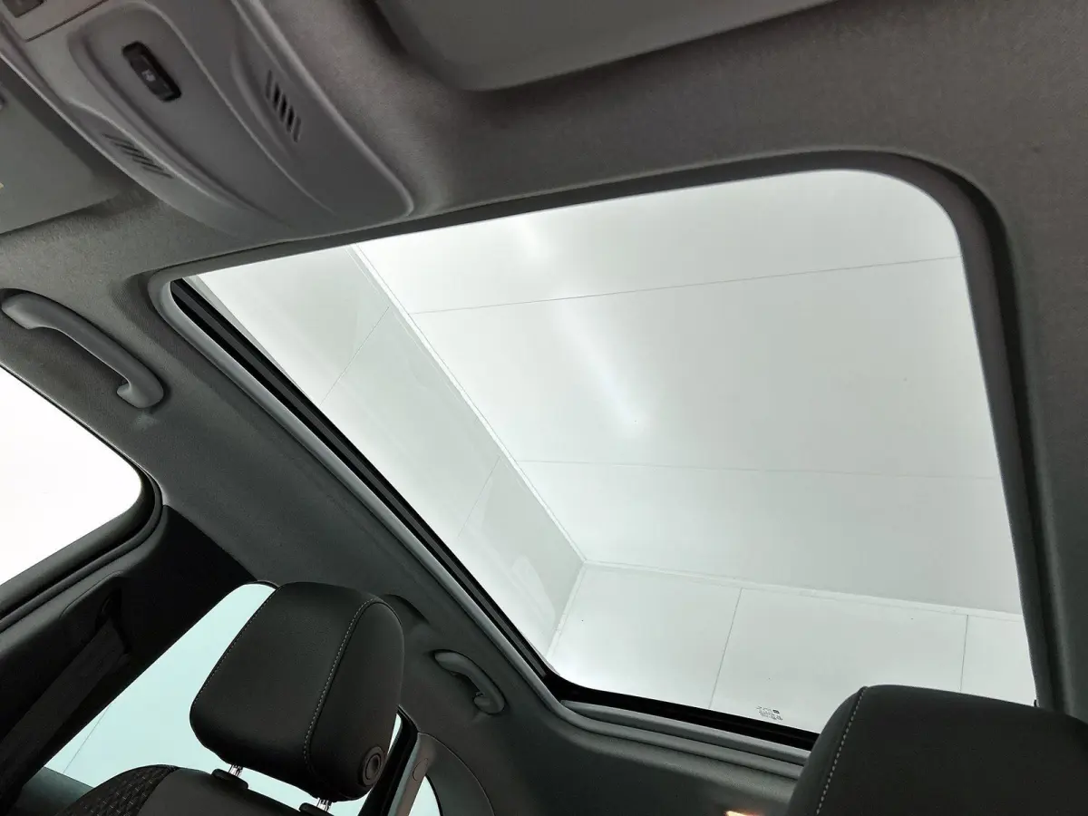 1.2 110pk Innovation Automaat | Trekhaak | Winter-Pakket | Glazendak | Camera | 17"LMV | LED | Dodehoekdetectie | Apple Carplay/Android Auto |