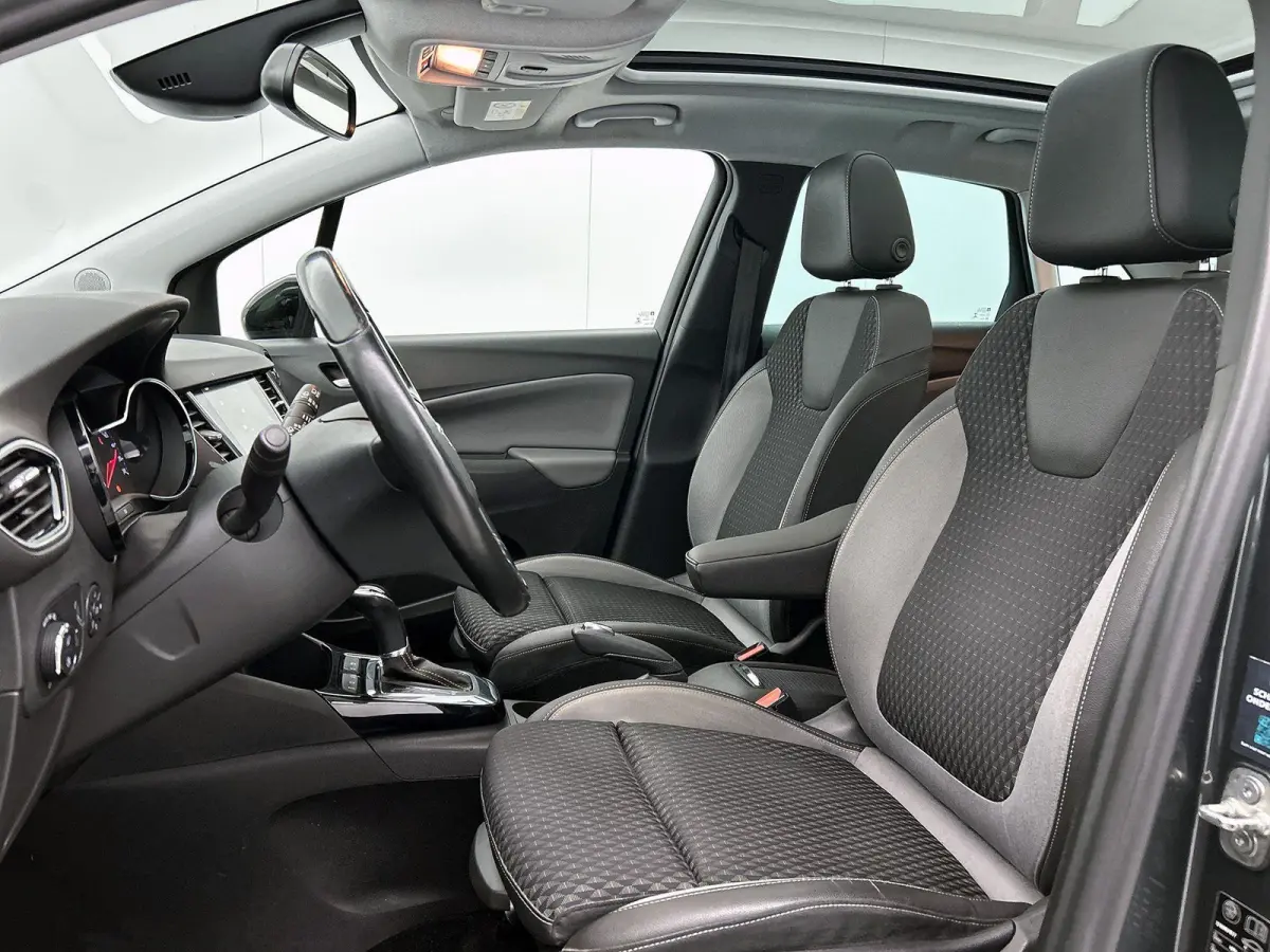 1.2 110pk Innovation Automaat | Trekhaak | Winter-Pakket | Glazendak | Camera | 17"LMV | LED | Dodehoekdetectie | Apple Carplay/Android Auto |