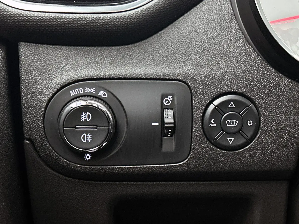 1.2 110pk Innovation Automaat | Trekhaak | Winter-Pakket | Glazendak | Camera | 17"LMV | LED | Dodehoekdetectie | Apple Carplay/Android Auto |