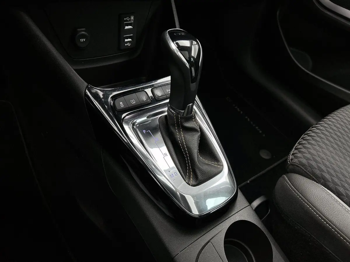 1.2 110pk Innovation Automaat | Trekhaak | Winter-Pakket | Glazendak | Camera | 17"LMV | LED | Dodehoekdetectie | Apple Carplay/Android Auto |