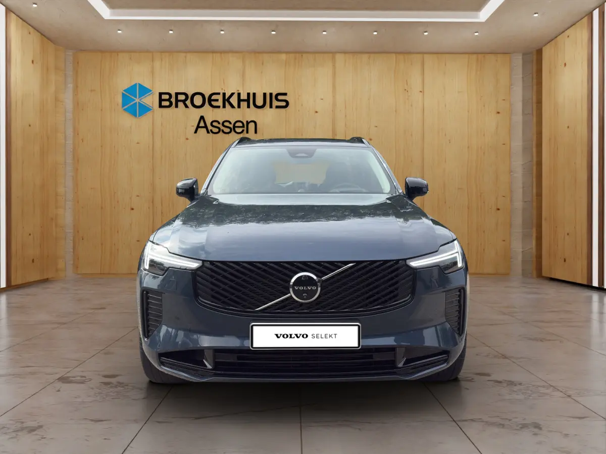 2.0 T8 Plug-in hybrid AWD Ultra Dark | Luchtvering | Stoel + Stuur Verwarming | Harman Kardon | Panoramadak | Trekhaak | Memory Stoelen |