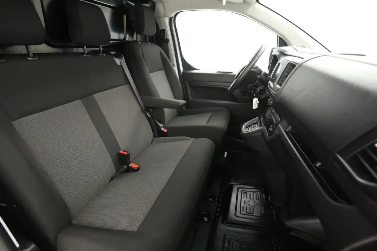 Worker L2H1 50 kWh | Snelladen | SOH 99% | Airco | Cruise | Carplay | 3 Zits | Parkeersens.