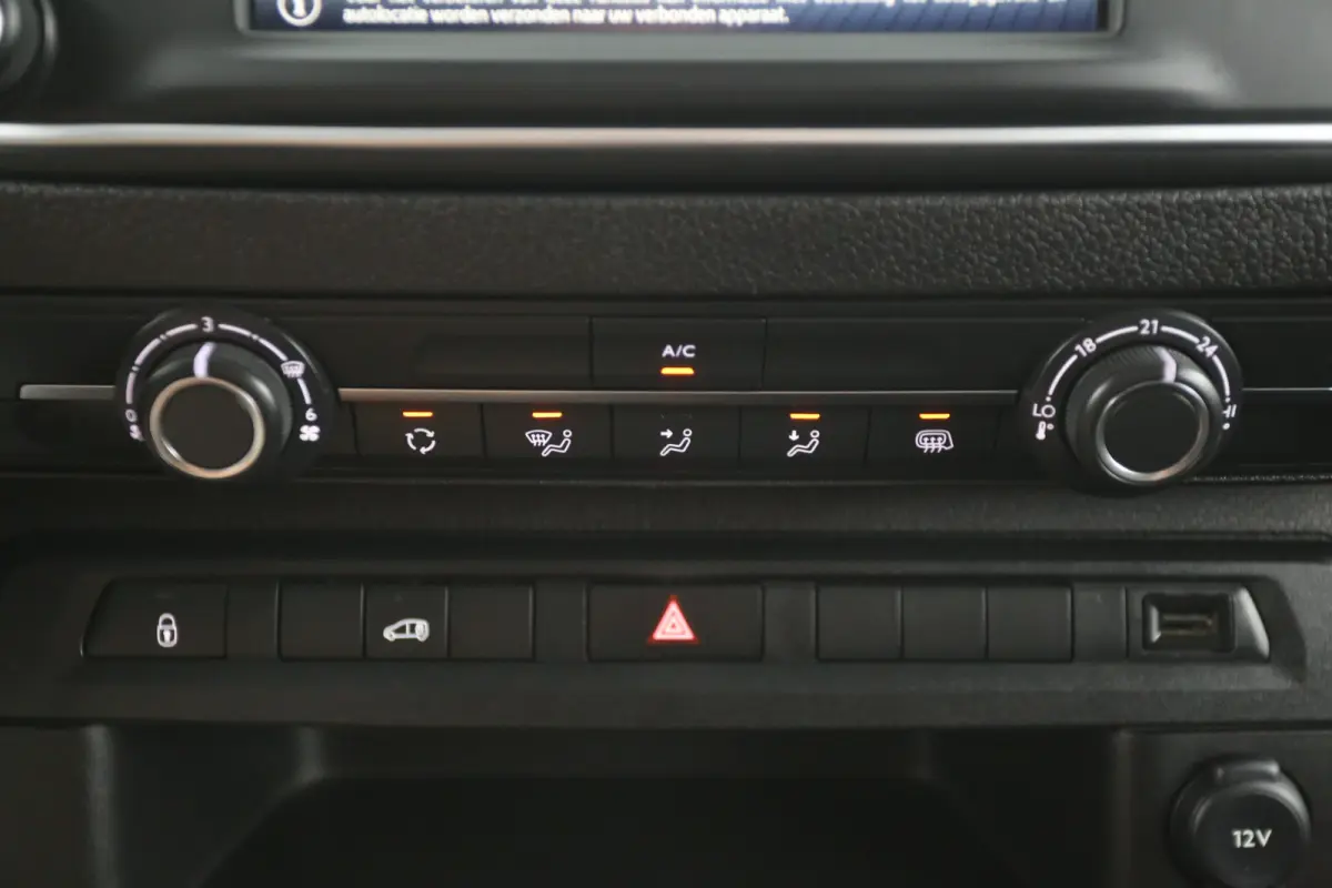 Worker L2H1 50 kWh | Snelladen | SOH 99% | Airco | Cruise | Carplay | 3 Zits | Parkeersens.